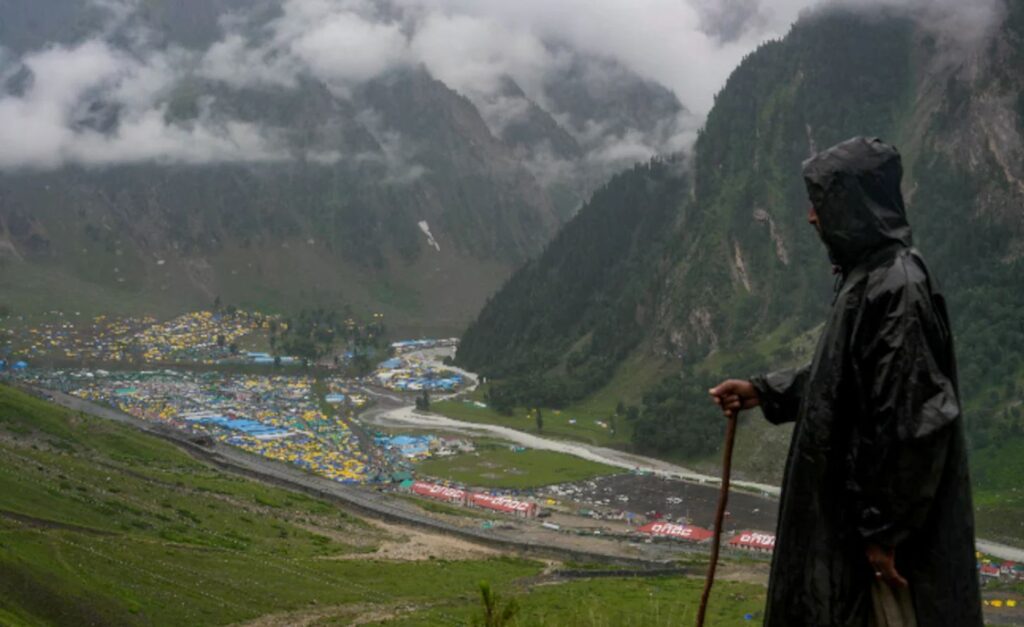 Amarnath Yatra pilgrims with scenic views